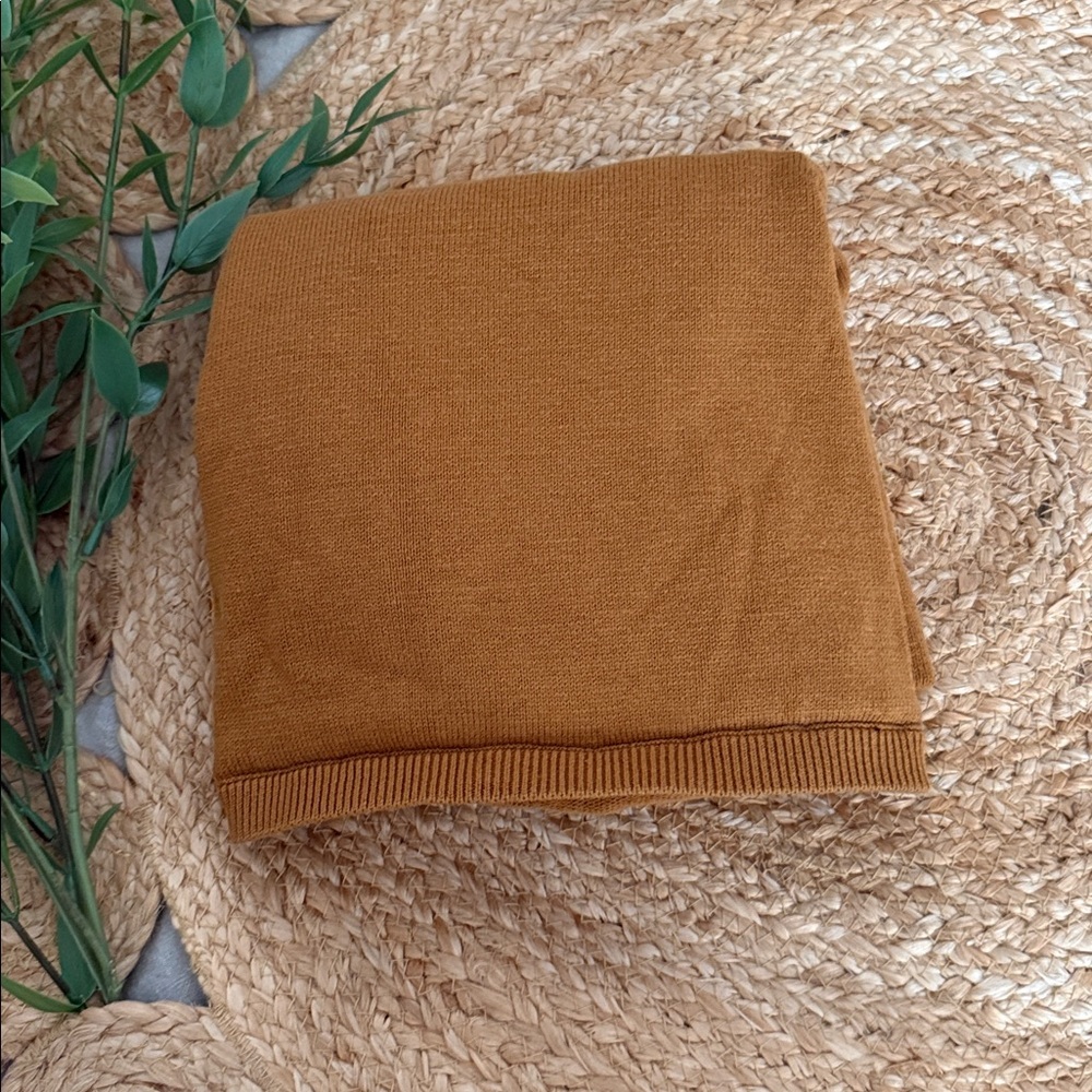 QUINCY Mae Cotton Knitted Blanket in Honey.